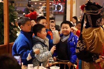 火锅新玄学：Z世代如何把涮肉变成“健康开盲盒”